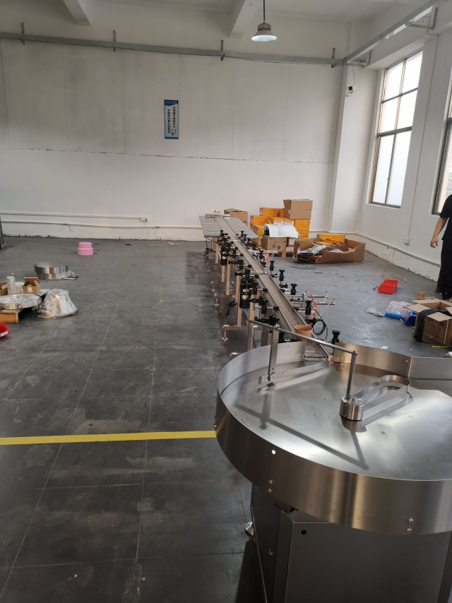 Measuring cup filling production line